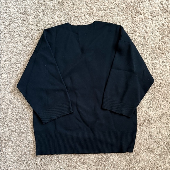ARITZIA WILFRED Souvenir Sweater Womens XS
Black V-neck Slouchy Wide Sleeve - Picture 3 of 3